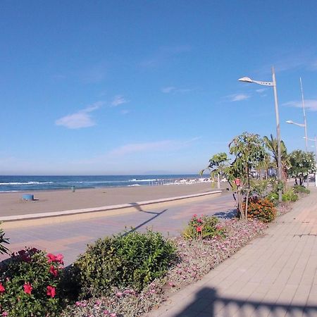 Spacious 1 Bedroom Apartment, Beach Front, Torrox Costa 외부 사진