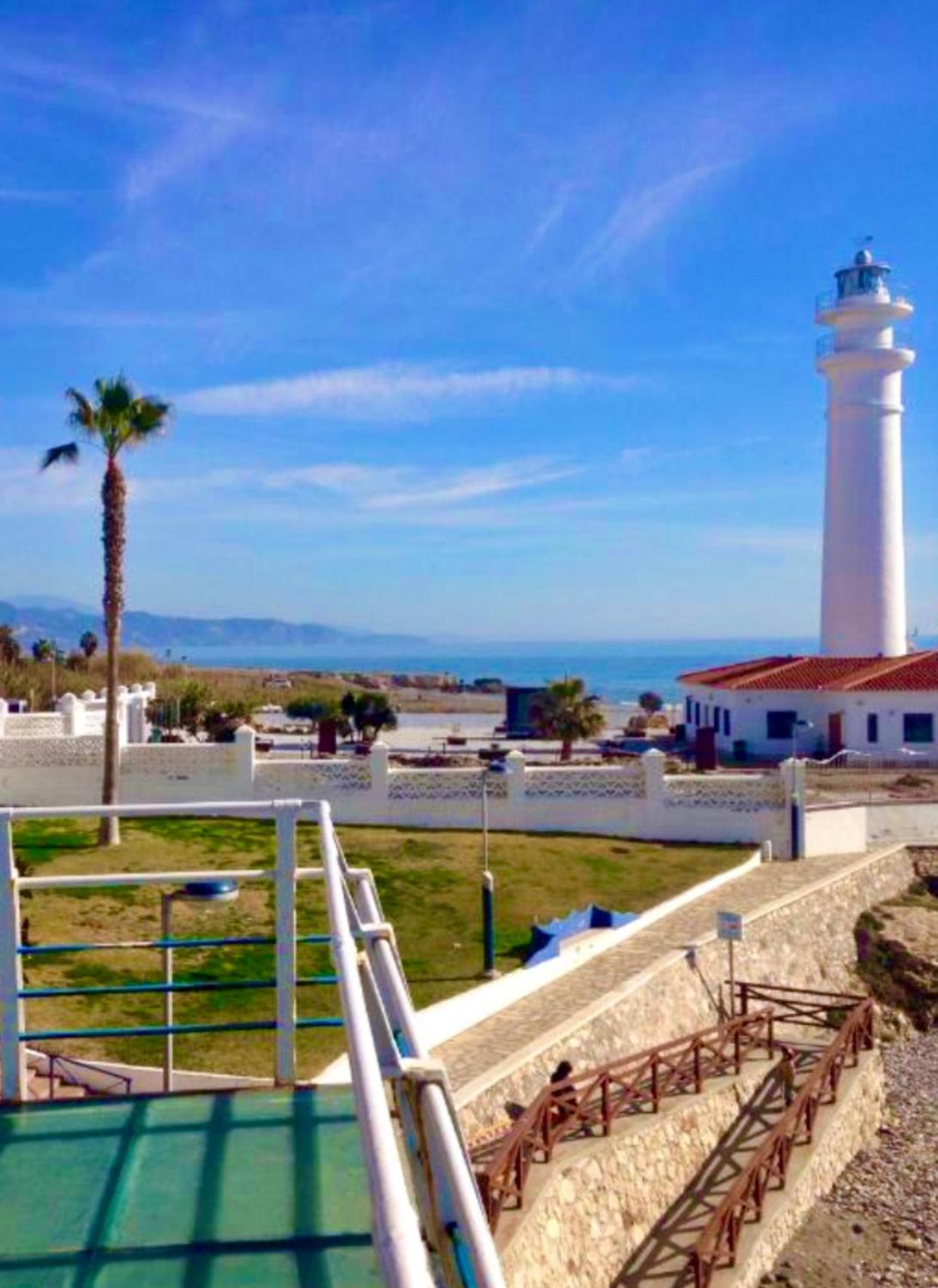 Spacious 1 Bedroom Apartment, Beach Front, Torrox Costa 외부 사진