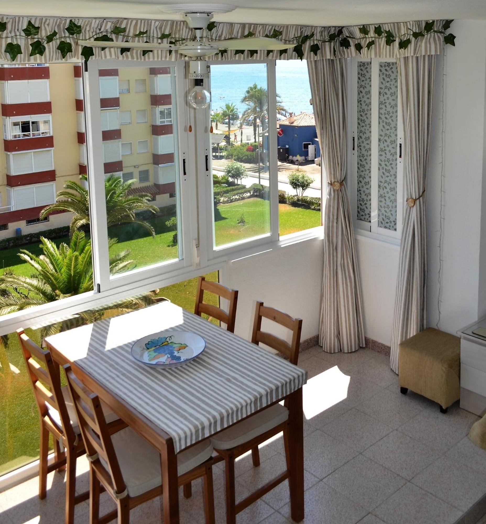 Spacious 1 Bedroom Apartment, Beach Front, Torrox Costa 외부 사진