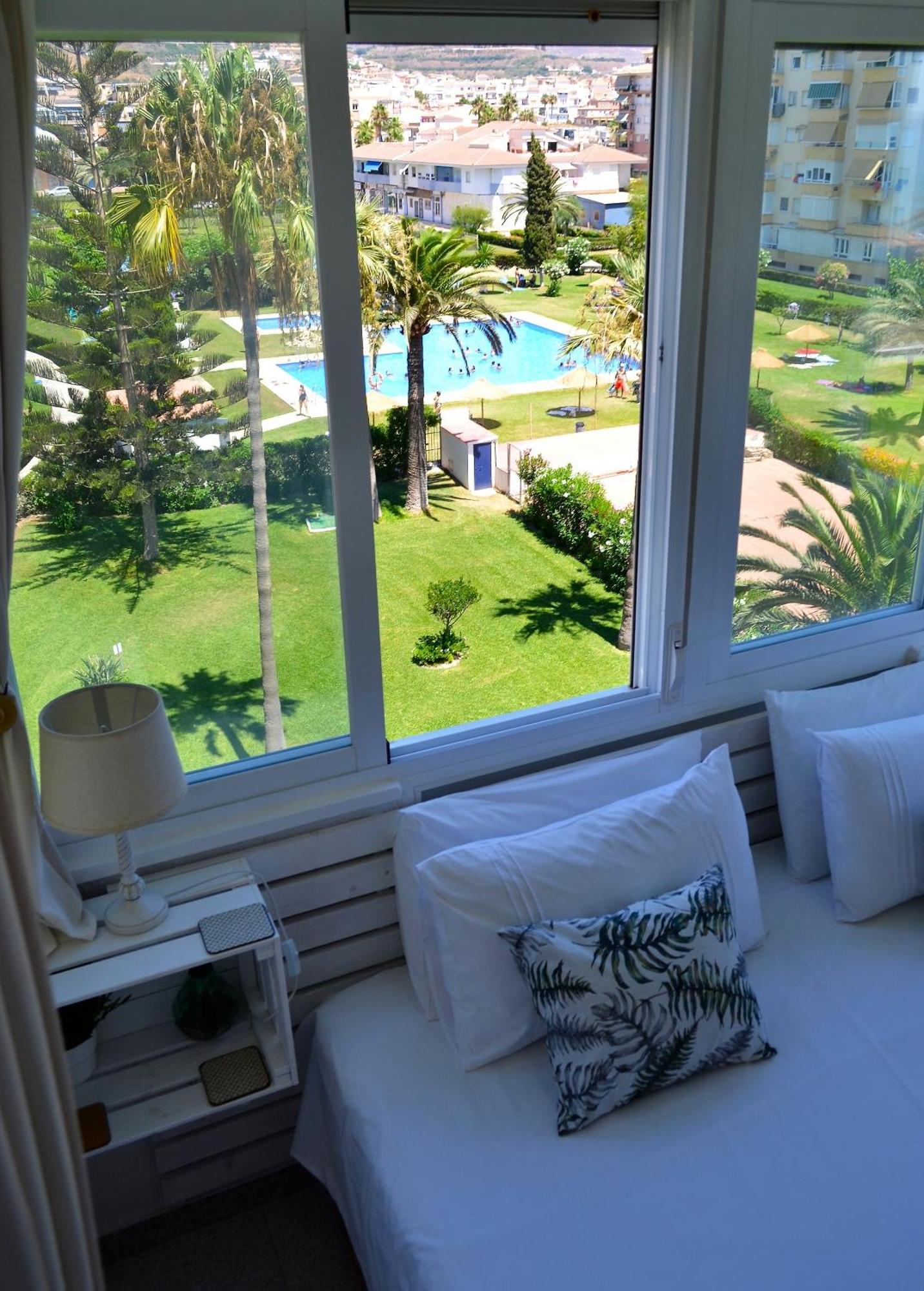 Spacious 1 Bedroom Apartment, Beach Front, Torrox Costa 외부 사진
