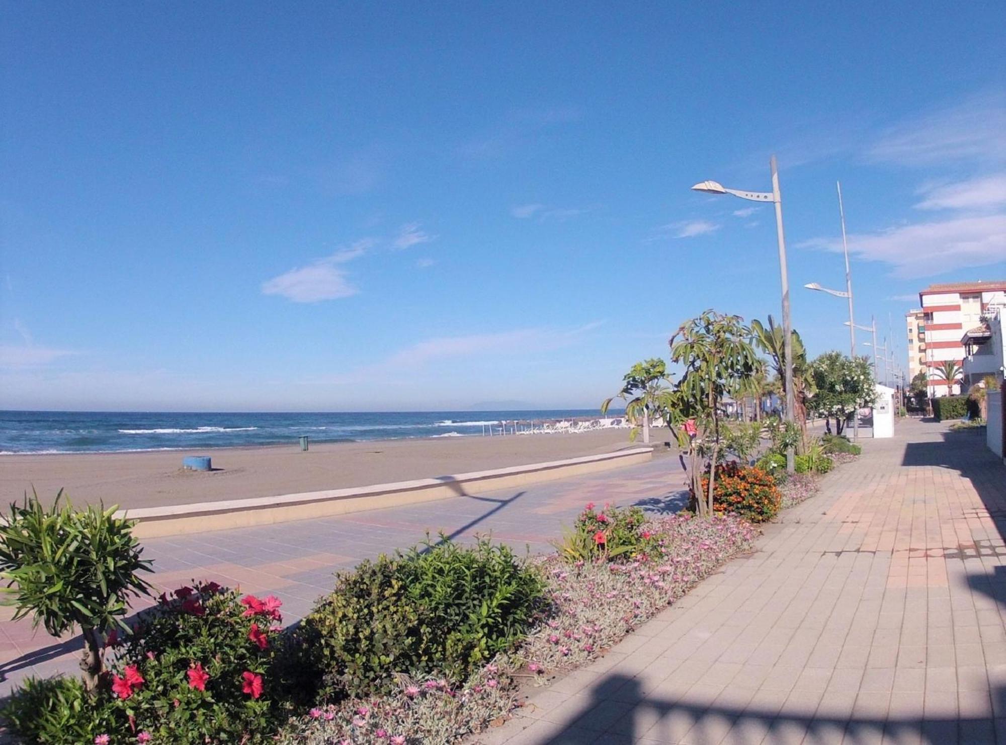 Spacious 1 Bedroom Apartment, Beach Front, Torrox Costa 외부 사진