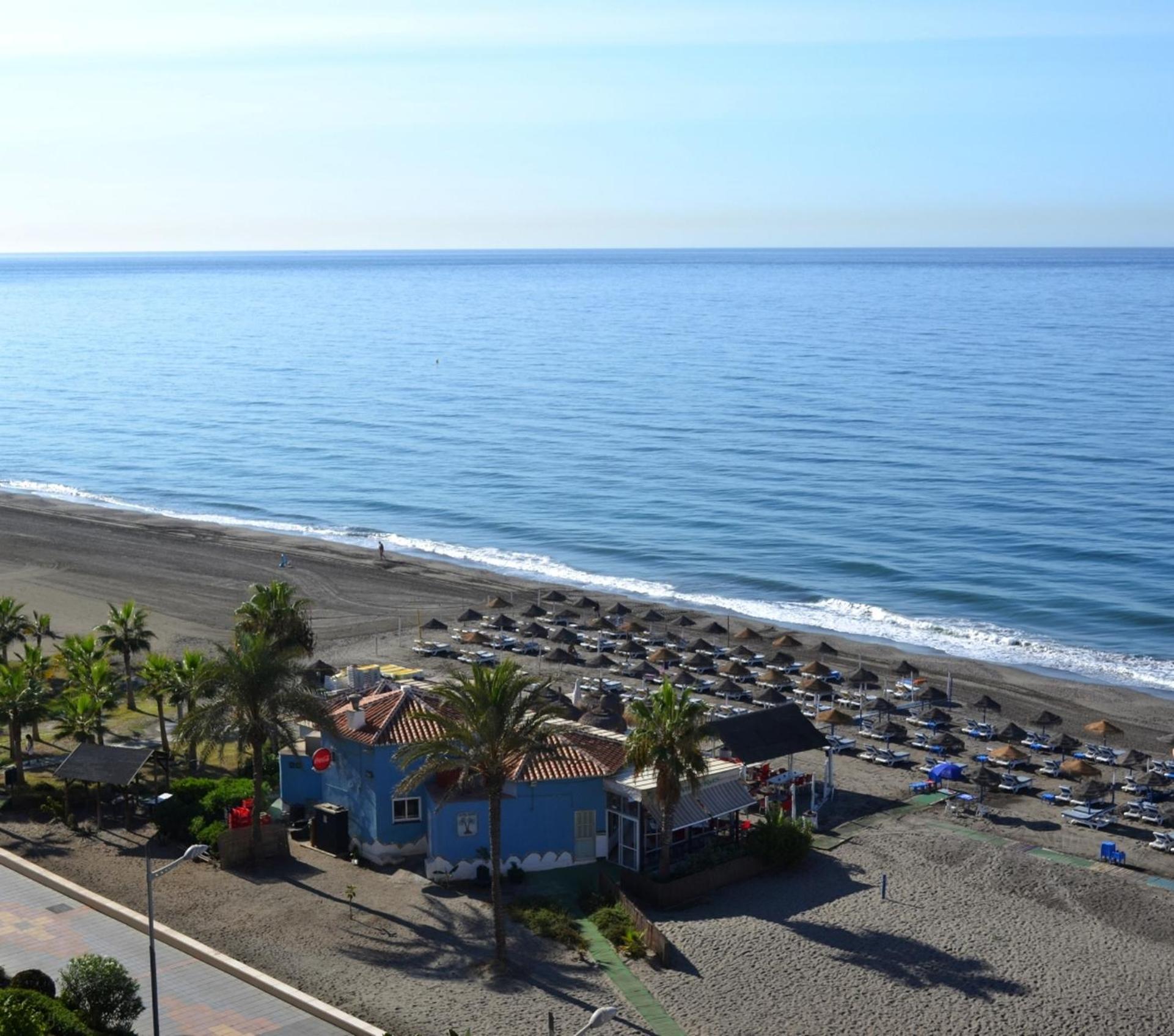 Spacious 1 Bedroom Apartment, Beach Front, Torrox Costa 외부 사진