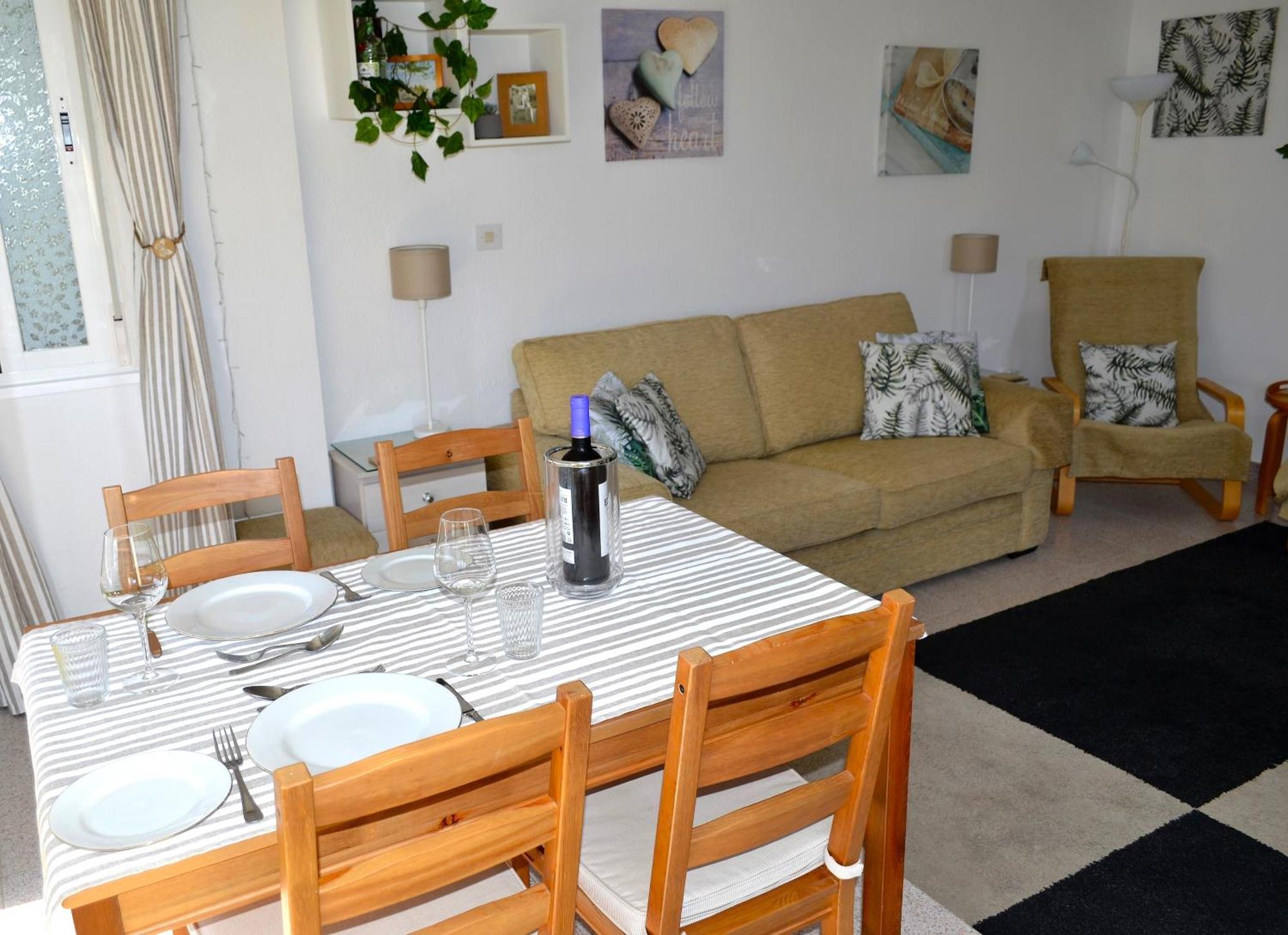 Spacious 1 Bedroom Apartment, Beach Front, Torrox Costa 외부 사진