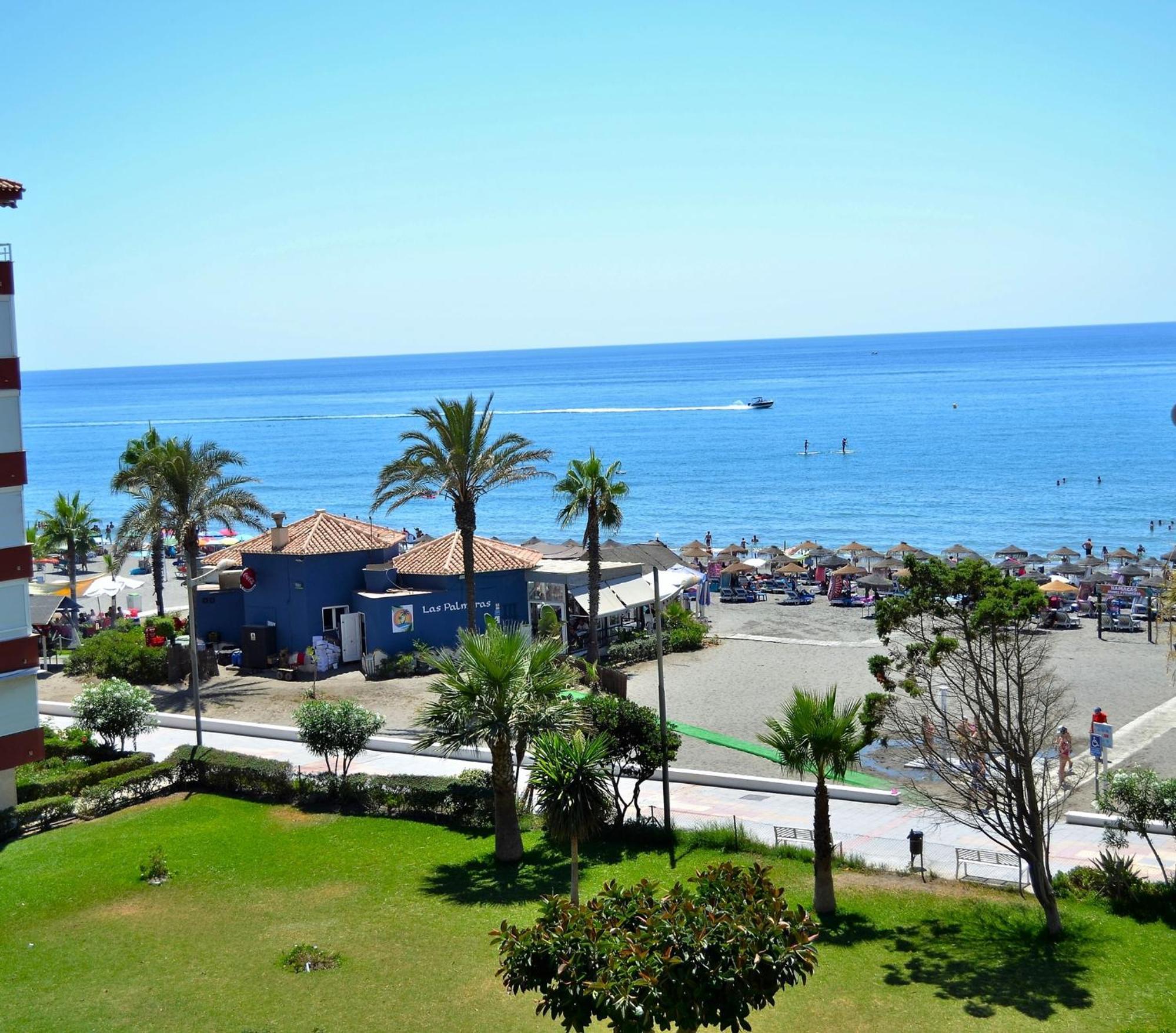 Spacious 1 Bedroom Apartment, Beach Front, Torrox Costa 외부 사진