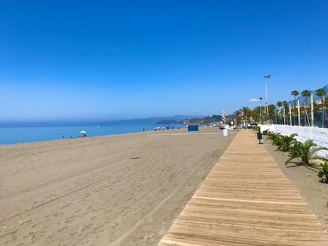 Spacious 1 Bedroom Apartment, Beach Front, Torrox Costa 외부 사진