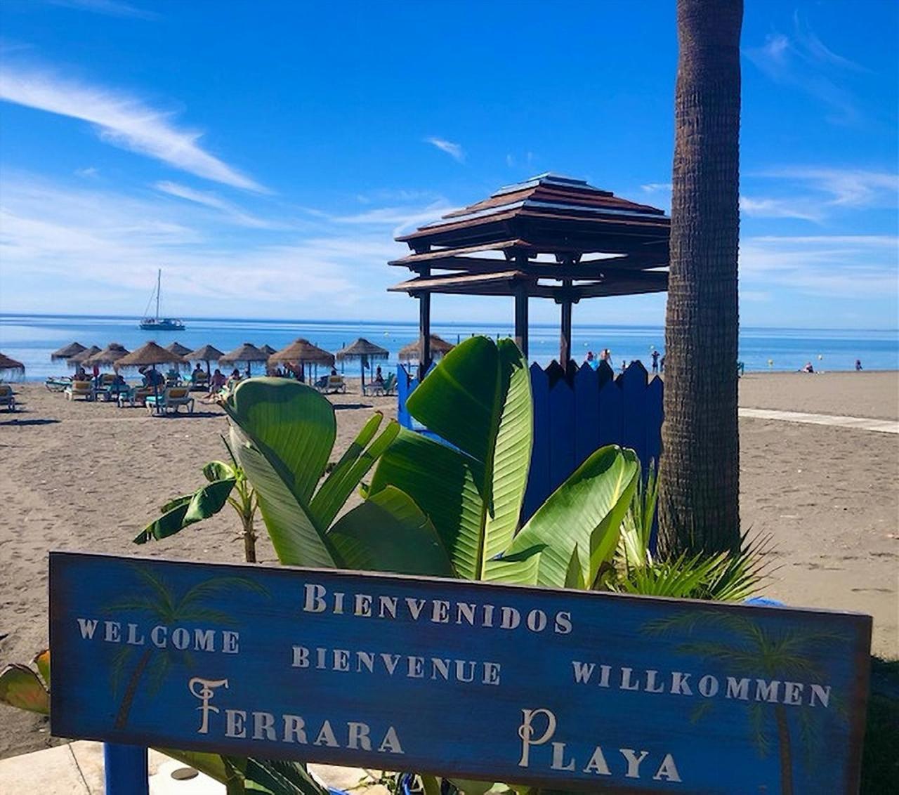 Spacious 1 Bedroom Apartment, Beach Front, Torrox Costa 외부 사진