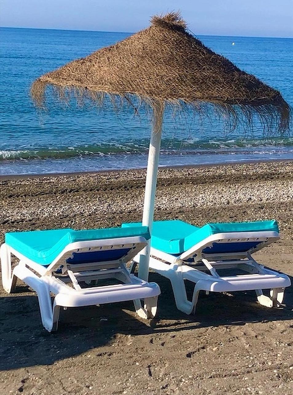 Spacious 1 Bedroom Apartment, Beach Front, Torrox Costa 외부 사진